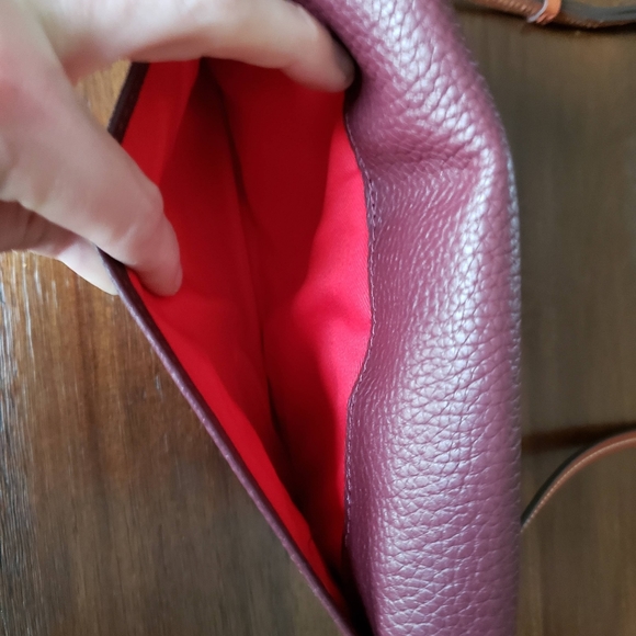 Beautiful bordeaux Dooney & Bourke crossbody - Picture 3 of 11